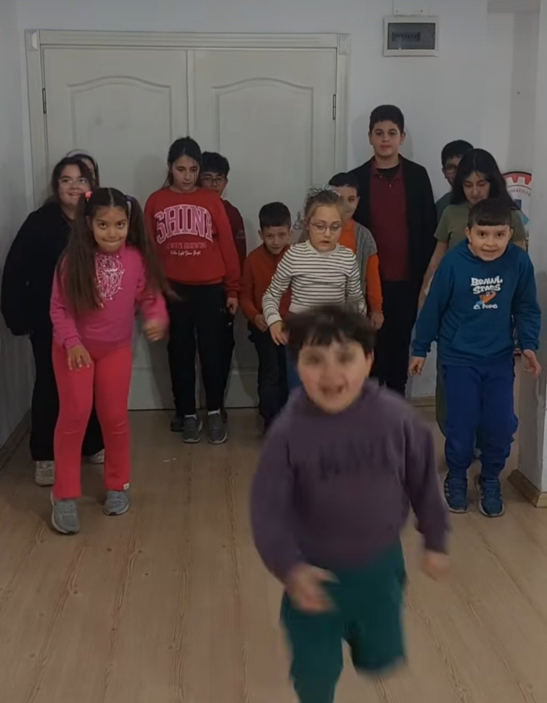 Çocuk Tiyatro Atölyesi oyun hazirlığı icinde